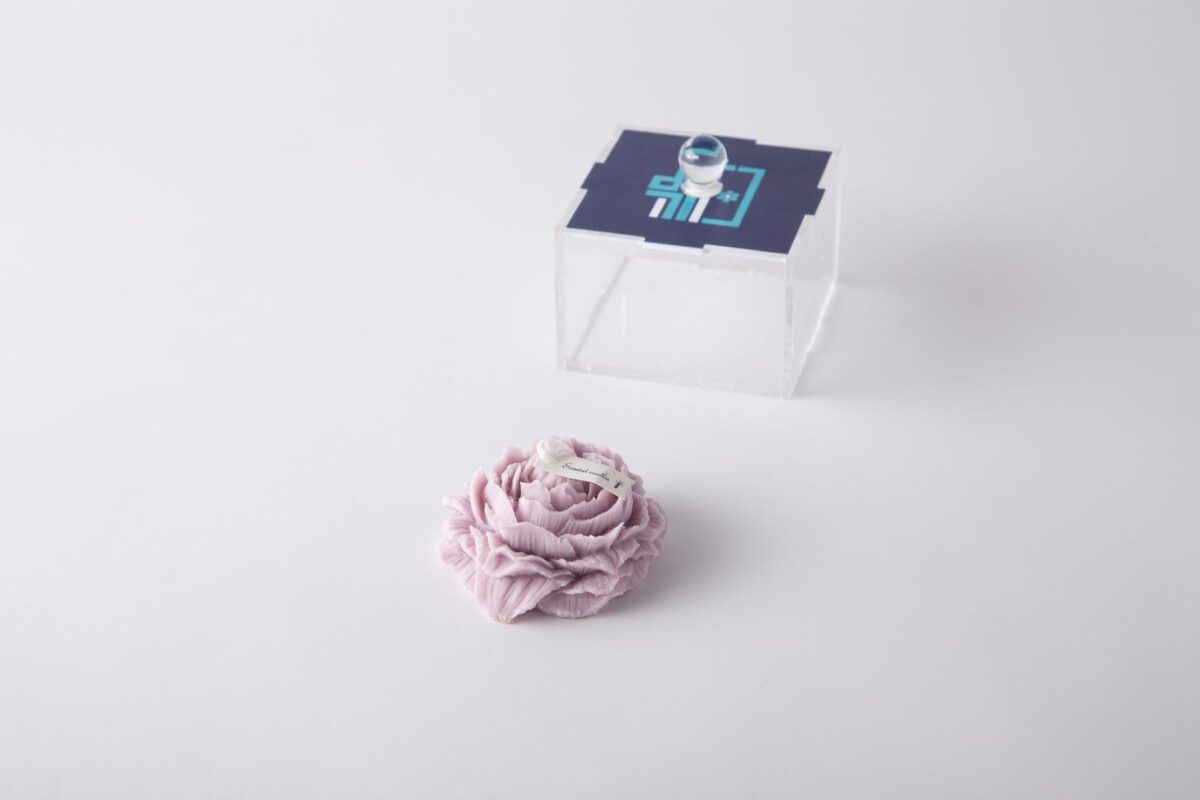 Datura rose scented candle, medium size - Image 2