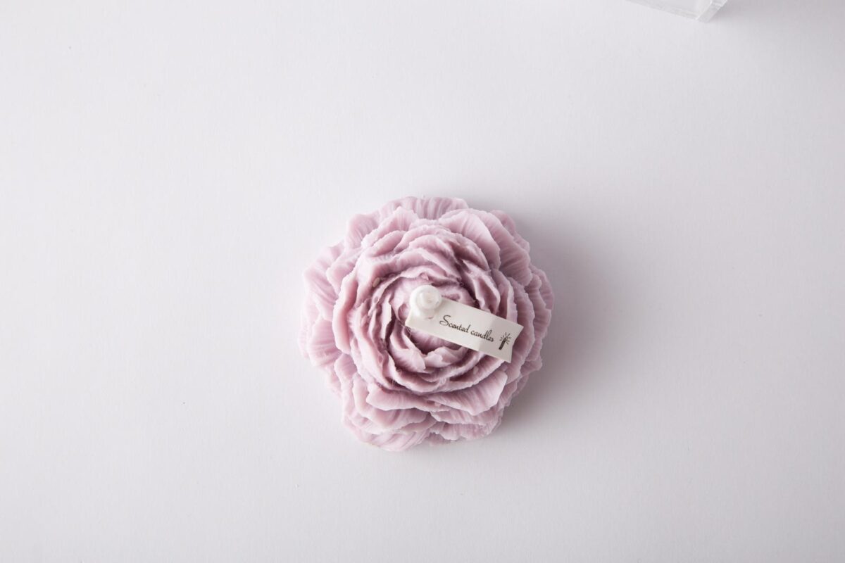 Datura rose scented candle, medium size - Image 1